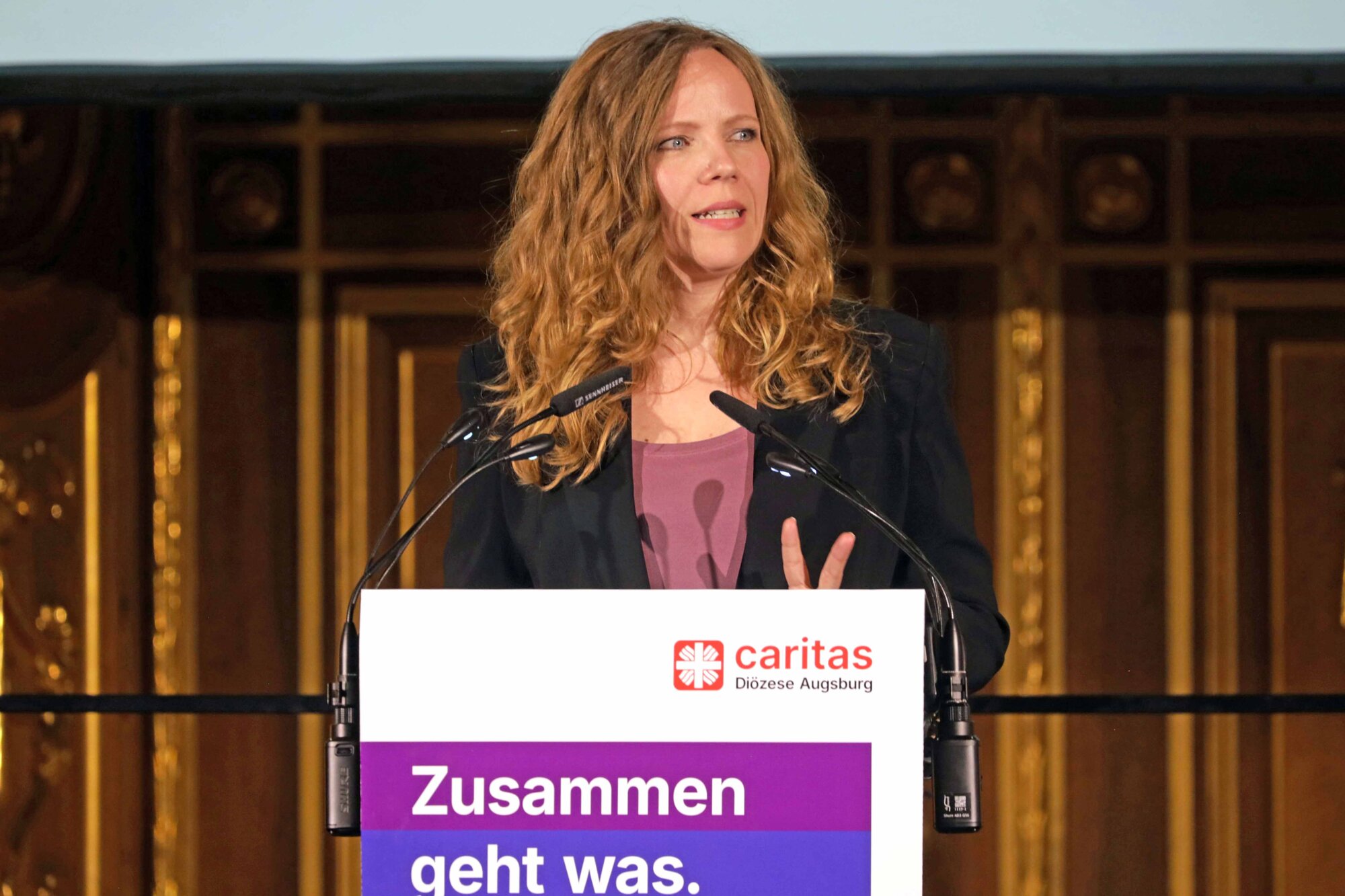 05_Altkanzlerin Dr. Angela Merkel mit dem Elisabethpreis der Caritas ausgezeichnet (Foto Caritas Augsburg Annette Zoepf)