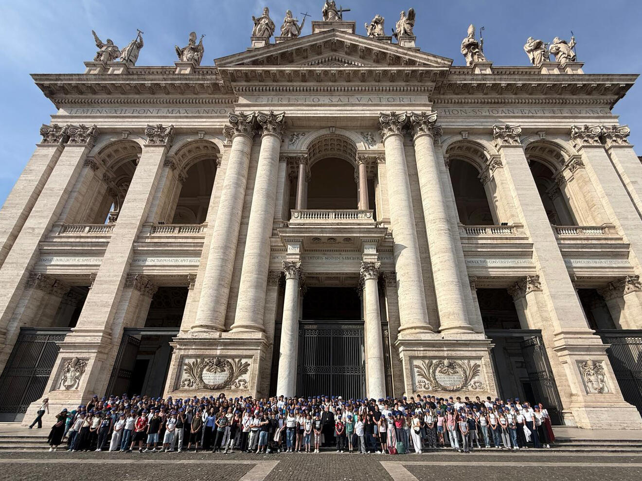 Ein unvergessliches Erlebnis für die Schulgemeinschaft war der Gottesdienst mit Bischof Bertram in der Lateranbasilika. 