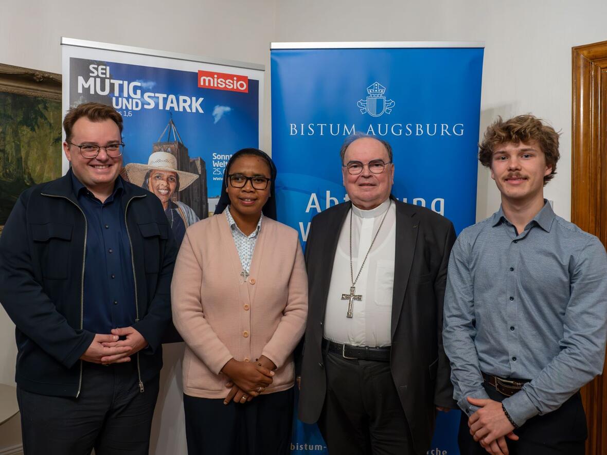 (v.l.) Dr. Peter Frasch (Abteilung Weltkirche), Sr. Francette Rakotonirina, Bischof Dr. Bertram Meier und Joseph Spieker (missio München) (Foto: Julian Schmidt / pba)