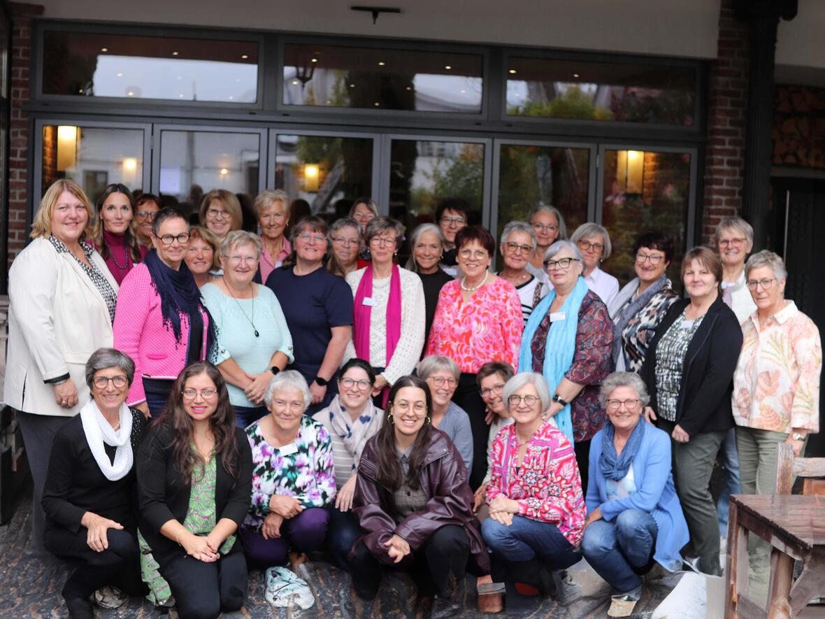Rund 300 Berzirksleiterinnen des Frauenbunds im Diözesanverband Augsburg tauschten sich bei einer Arbeitsklausur über gesellschaftliche und verbandliche Herausforderungen aus. (Foto: Frauenbund) 