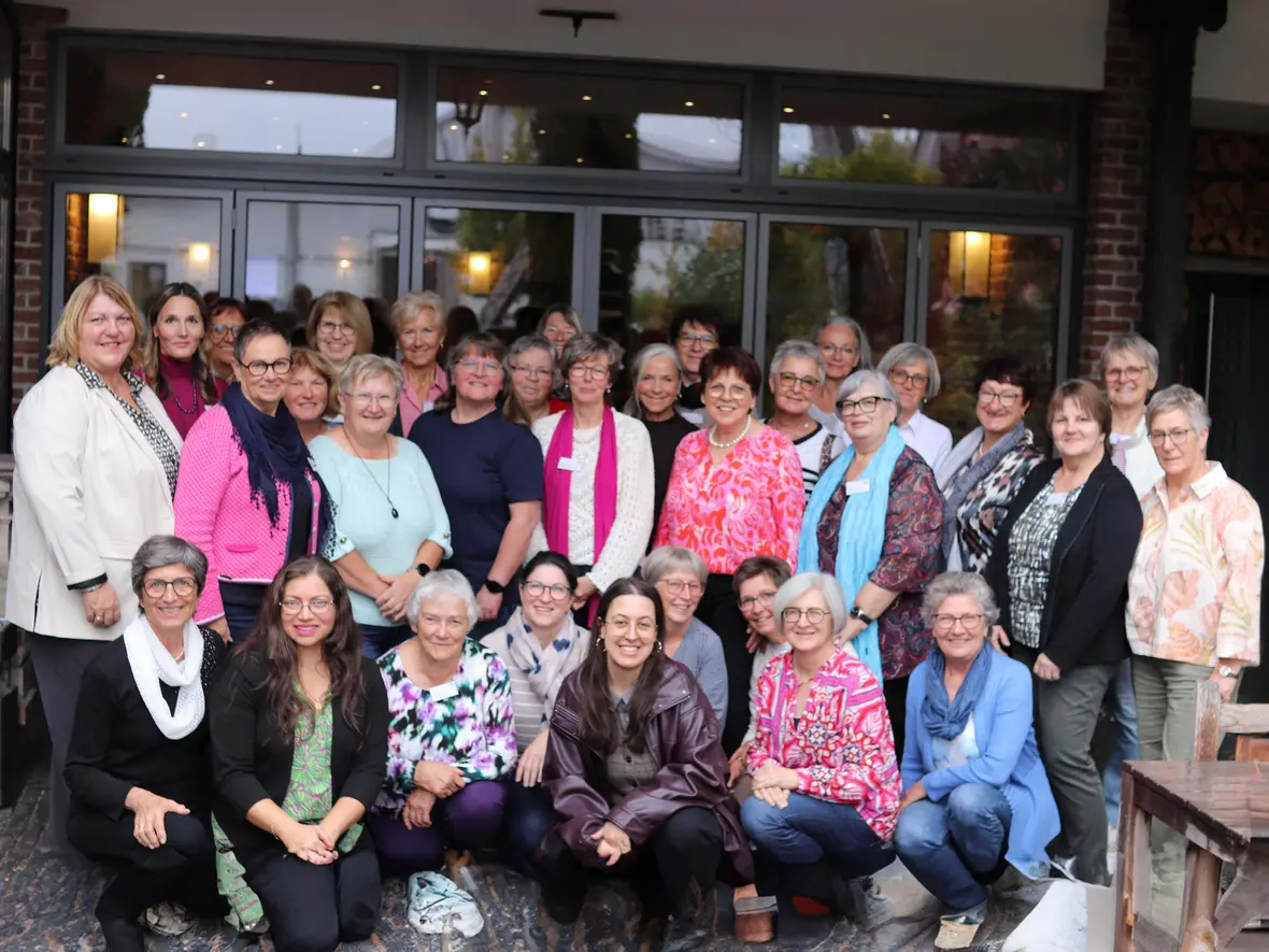 Rund 300 Berzirksleiterinnen des Frauenbunds im Diözesanverband Augsburg tauschten sich bei einer Arbeitsklausur über gesellschaftliche und verbandliche Herausforderungen aus. (Foto: Frauenbund) 