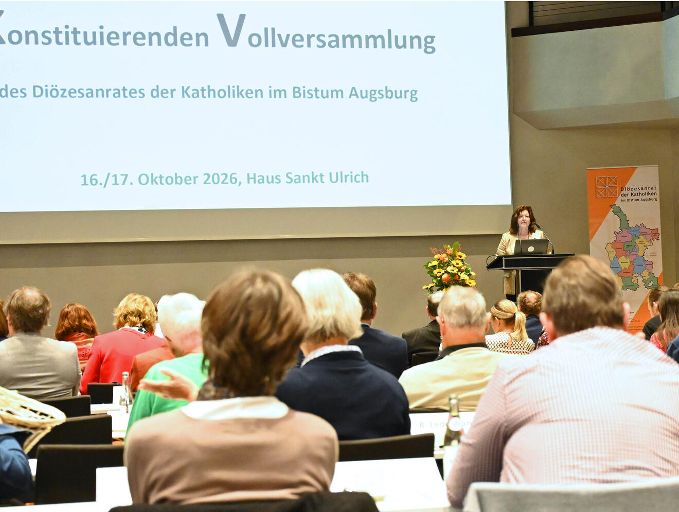 Zur ersten Sitzung nach den Pfarrgemeinderatswahlen sind die Mitglieder des Diözesanrates der Katholiken in Augsburg zusammengekommen (Fotos: Ulrich Bobinger/pba).