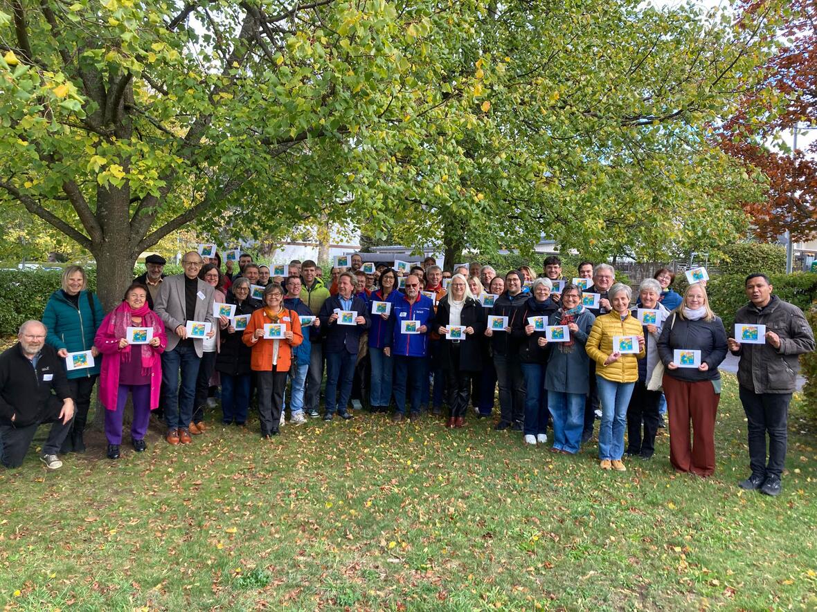 Rund 50 Engagierte im Themenfeld "Schöpfungbewahren" freuten sich über eine Auszeichnung mit der Laudato si-Plakette (Foto: Birgit Schmiedl) 