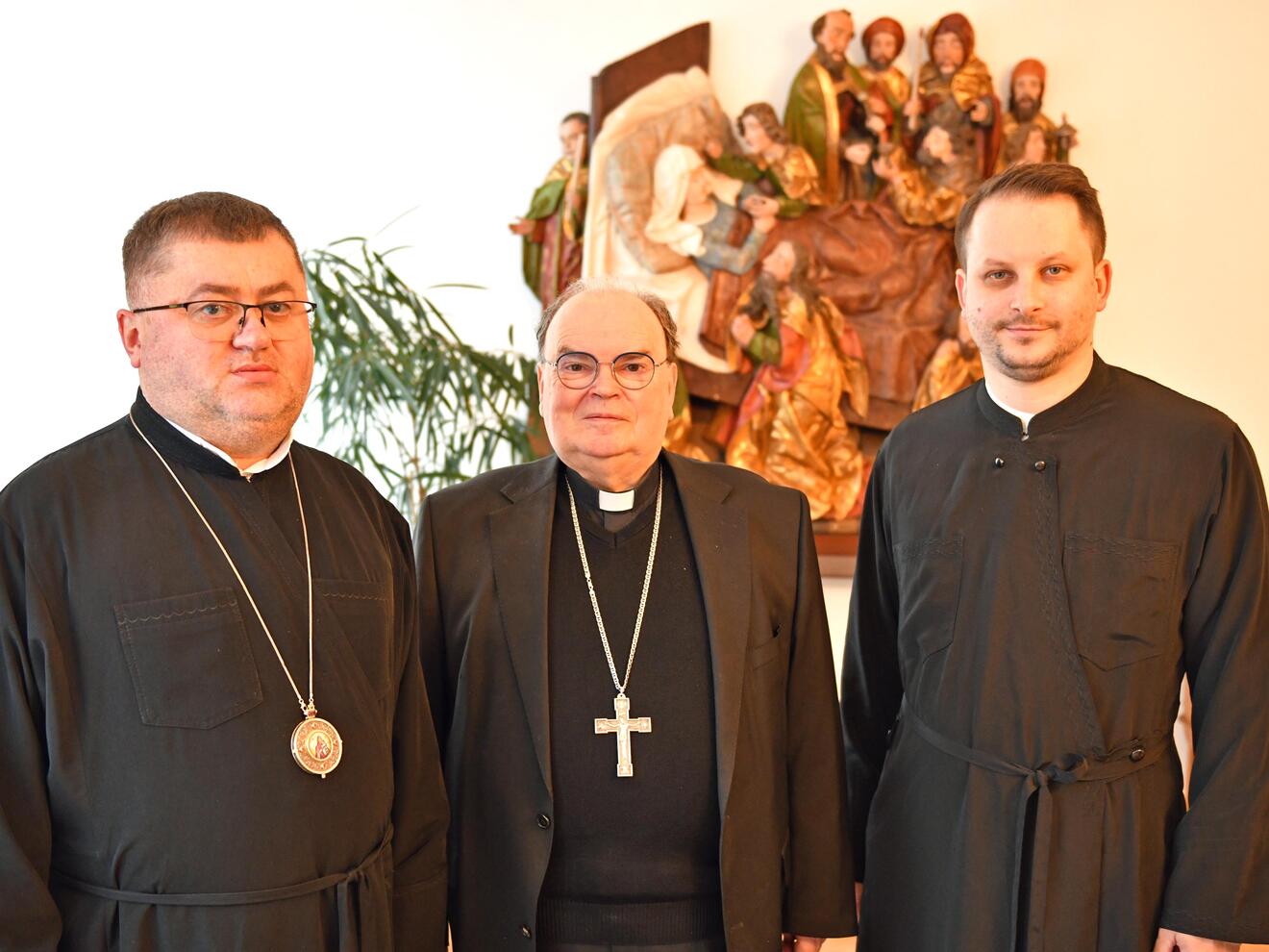 Projektpartner aus der Westukraine zu Gast im Bischofshaus: Weihbischof Volodymyr Firman (links) und Pfarrer Ivan Vynnyk. (Foto: Nicolas Schnall / pba)