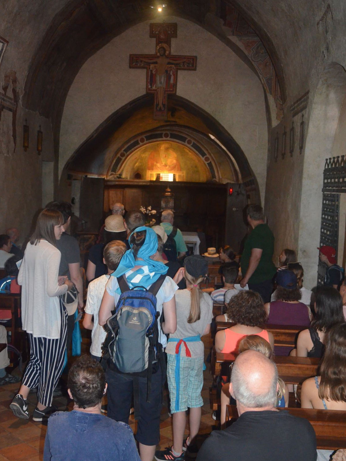 Vor diesem Kreuz hörte Franziskus die Aufforderung, das Haus Gottes wieder aufzubauen.