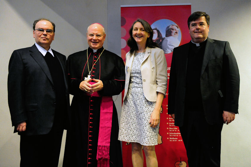 Dr. Bertram Meier, Bischof Dr. Konrad Zdarsa, Helga Kramer-Niederhauser, Generalvikar Harald Heinrich (von links)