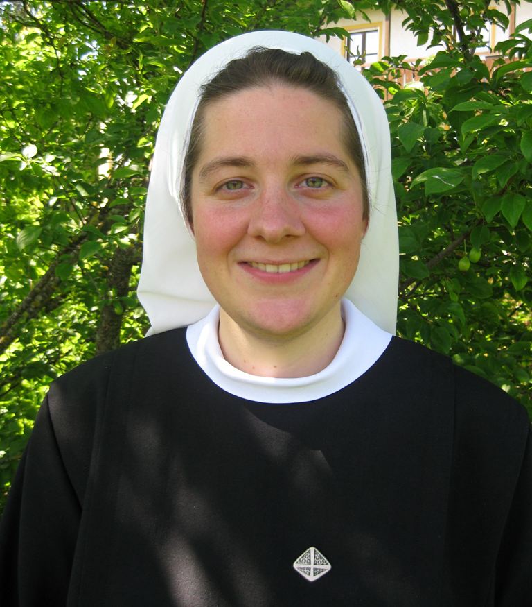 Sr Hannah gedreht geschnitten
