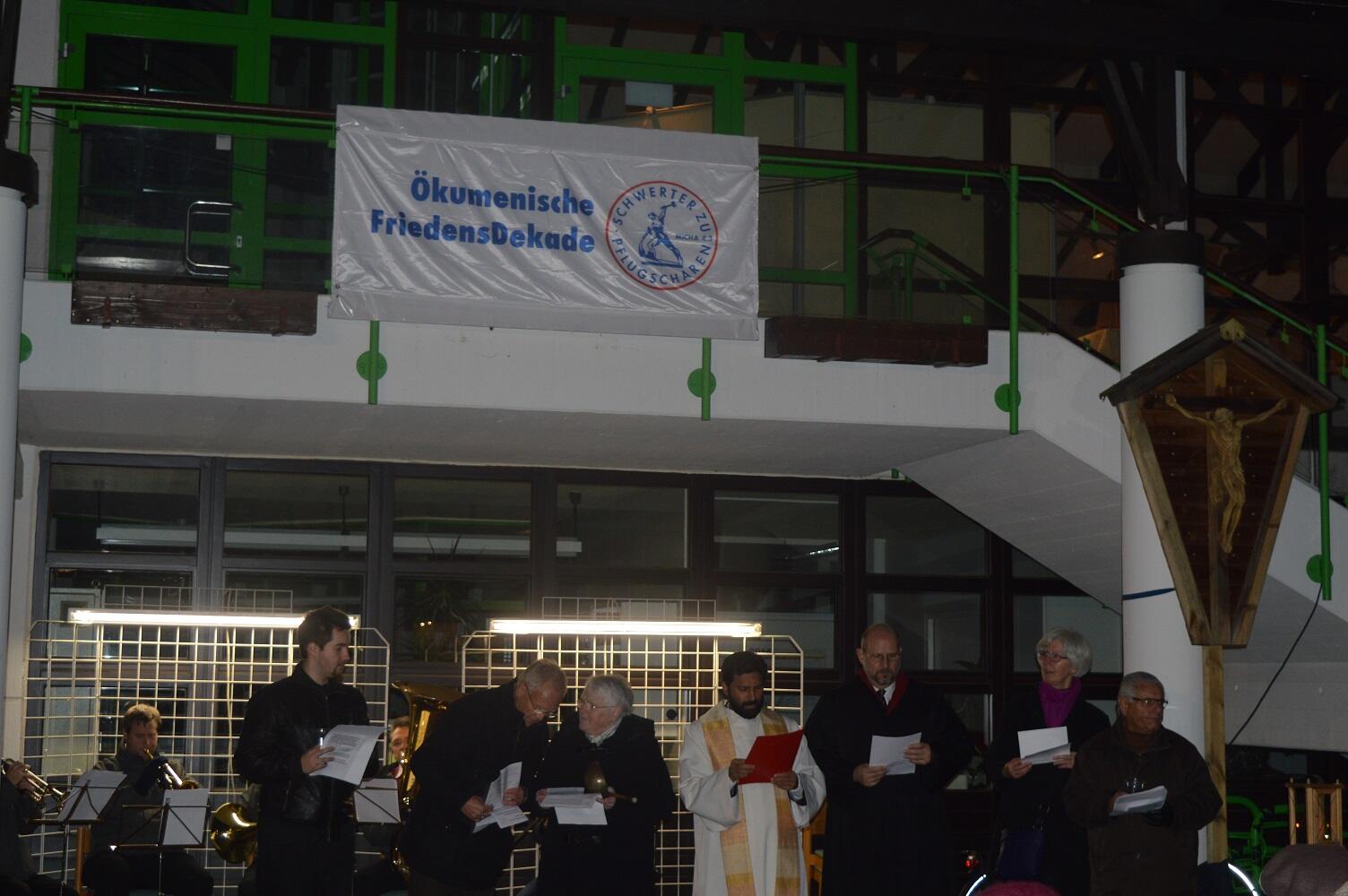 friedenslicht-erleuchtet-den-meitinger-rathausplatz1355584