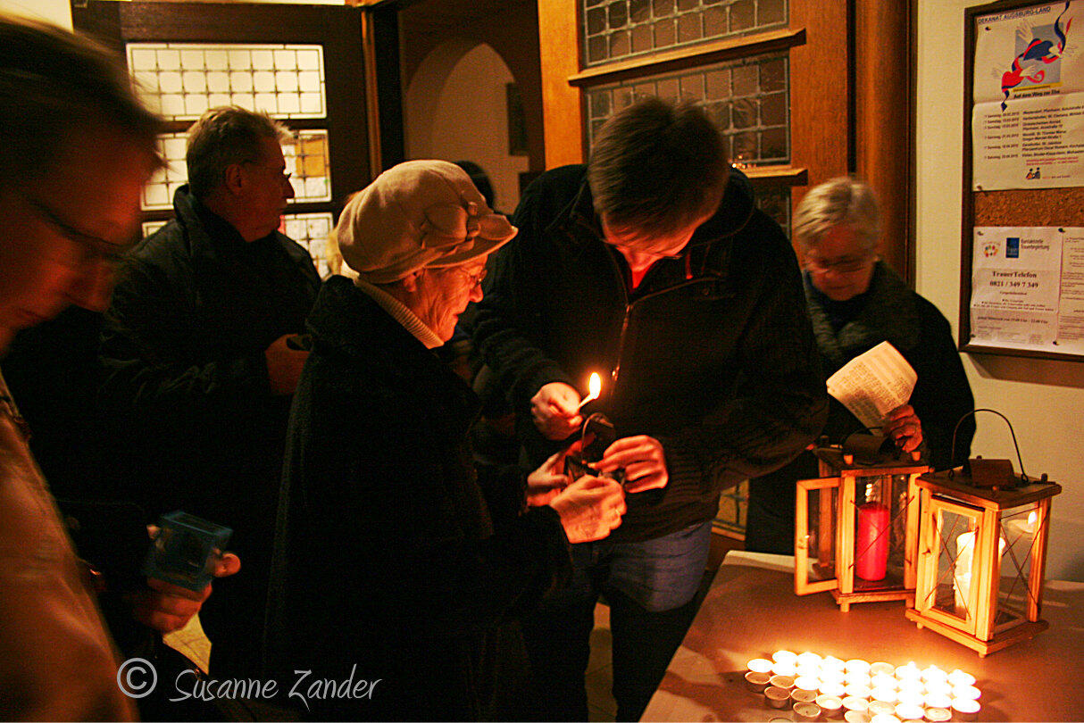 kolpingjugend-verteilte-das-licht-aus-bethlehem1378357