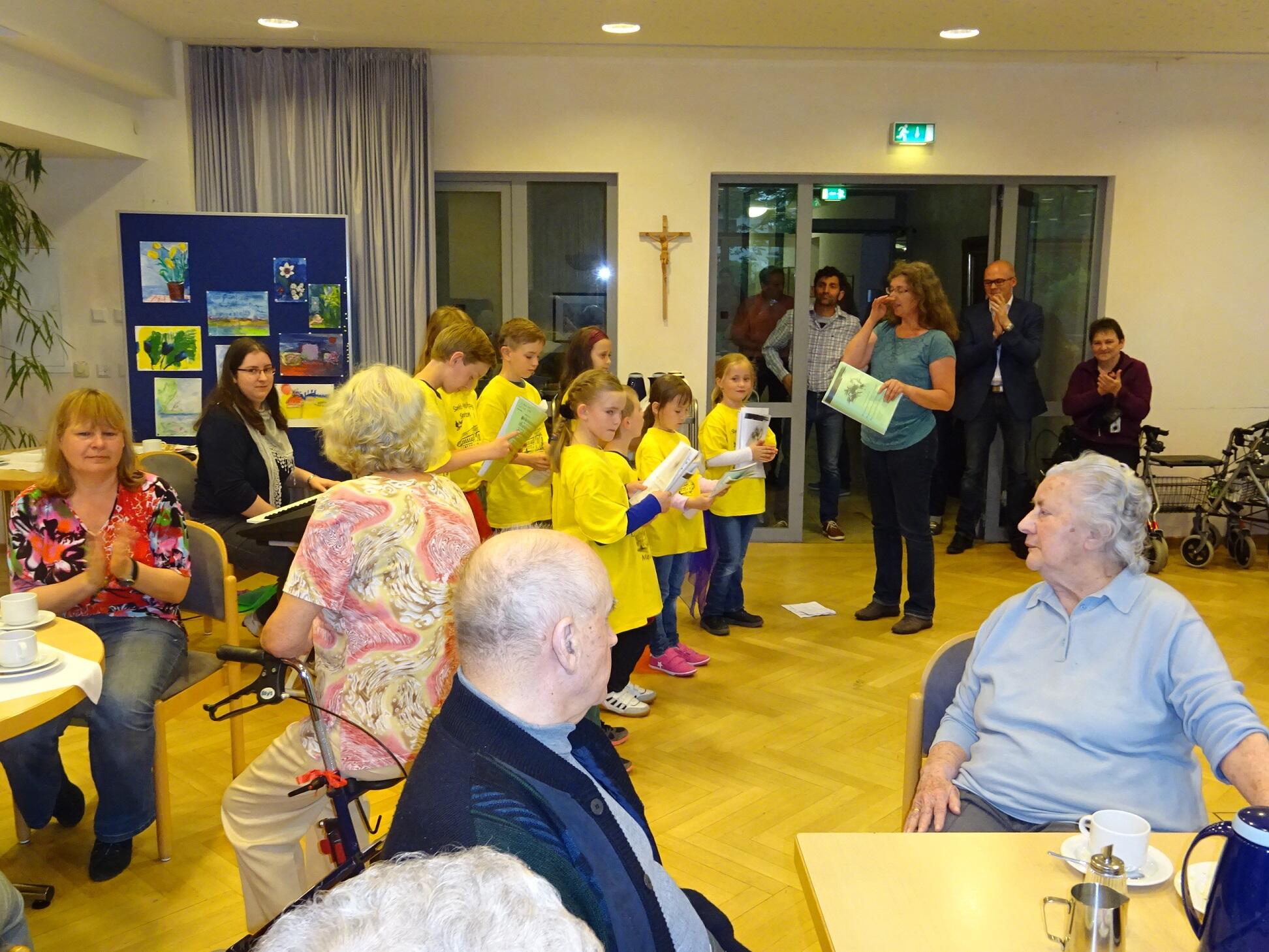 wolfgangsspatzen-singen-im-johannesheim1489205