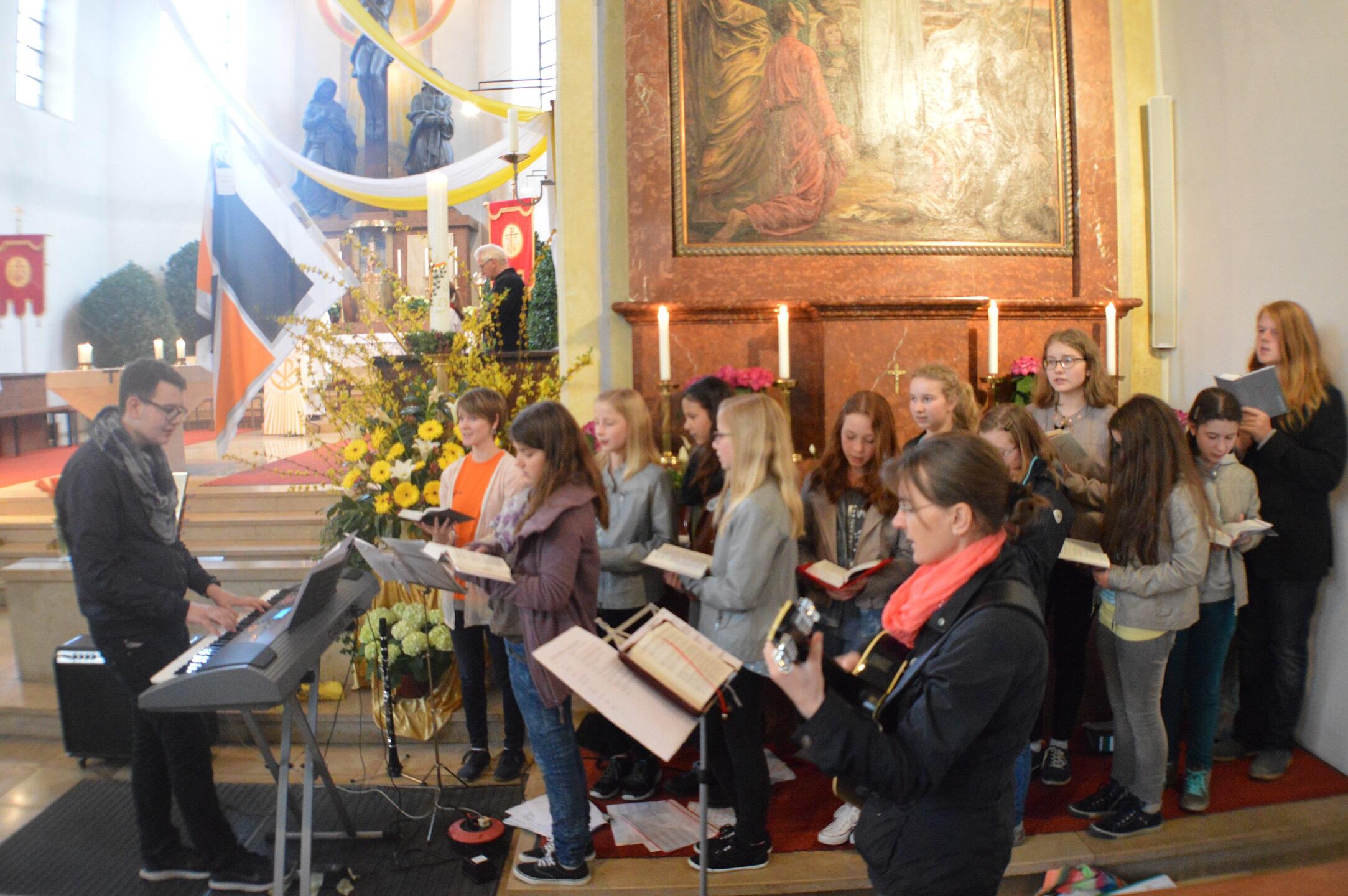 fruehling-bei-den-firmlingen-und-der-kj-meitingen1688707