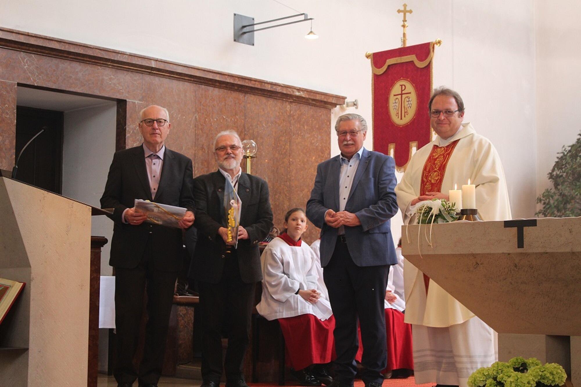 feierliche-verabschiedung-von-kirchenverwaltungsmitgliedern3374036