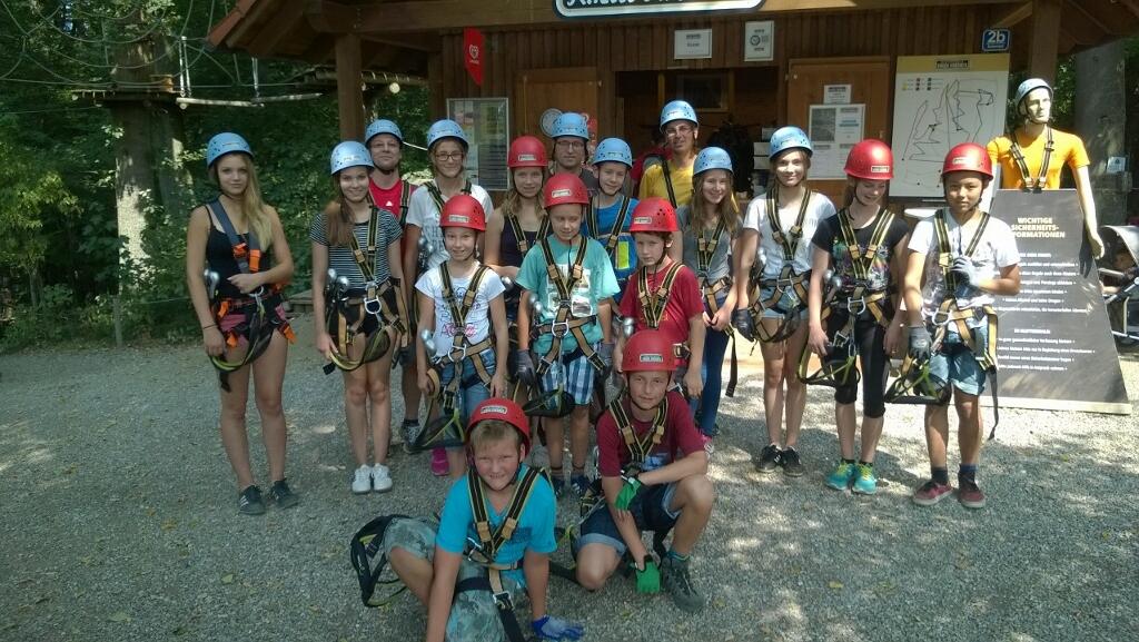 ministranten-in-schwindelnder-hoehe1542909