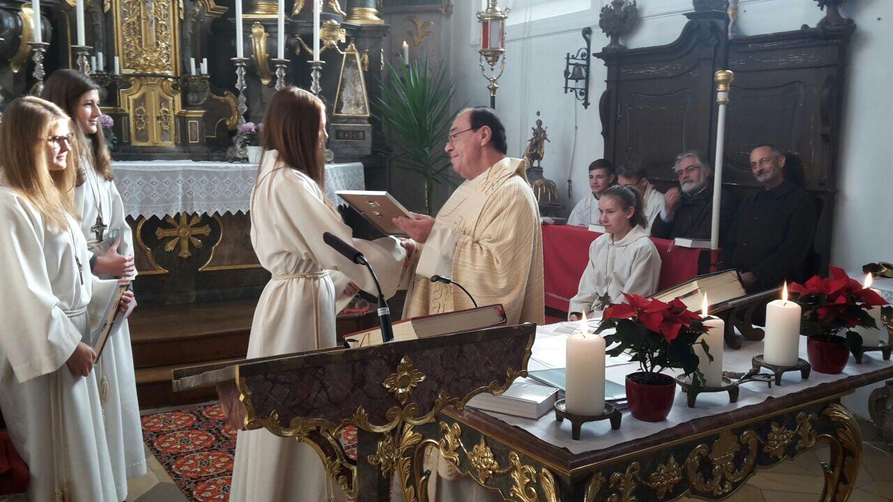 pfarrgemeinde-st-nikolaus-verabschiedet-3-ministrantinnen1816190