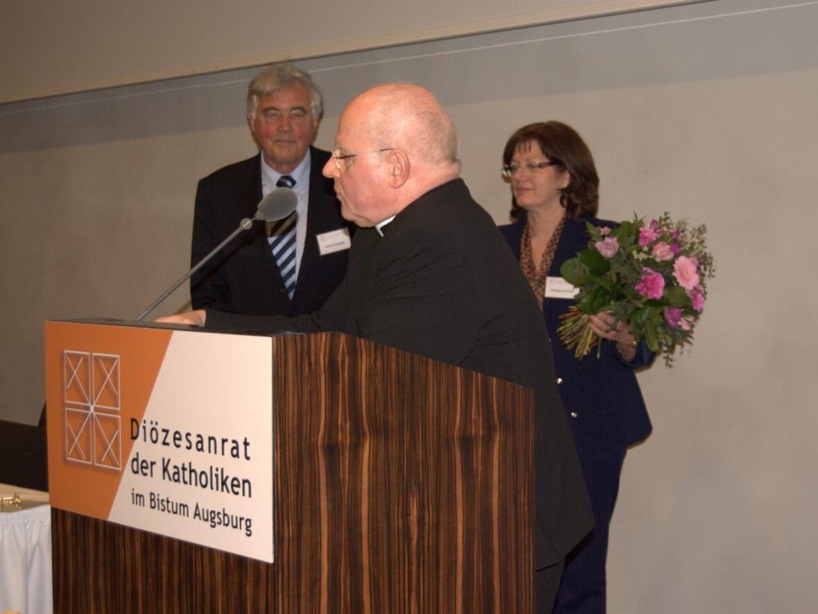 vorstand-gratuliert-bischof-zdarsa-zum-priesterjubilaeum1147009