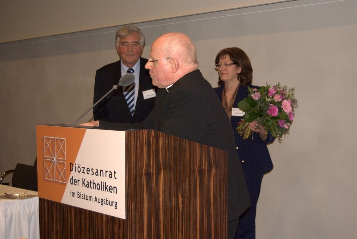 vorstand-gratuliert-bischof-zdarsa-zum-priesterjubilaeum1147009