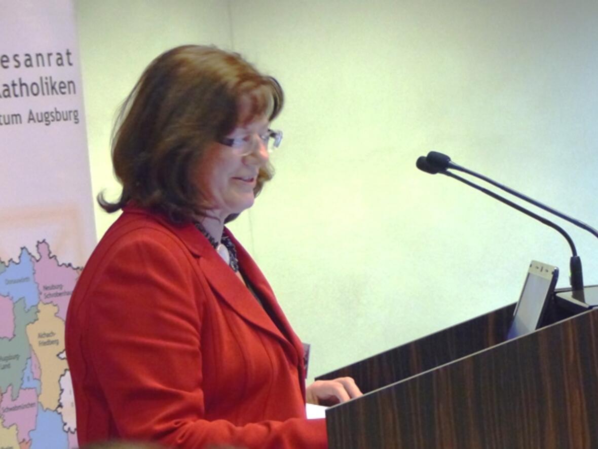 Engagierter Bericht: Diözesanratsvorsitzende Hildegard Schütz (Foto: Beate Dieterle)