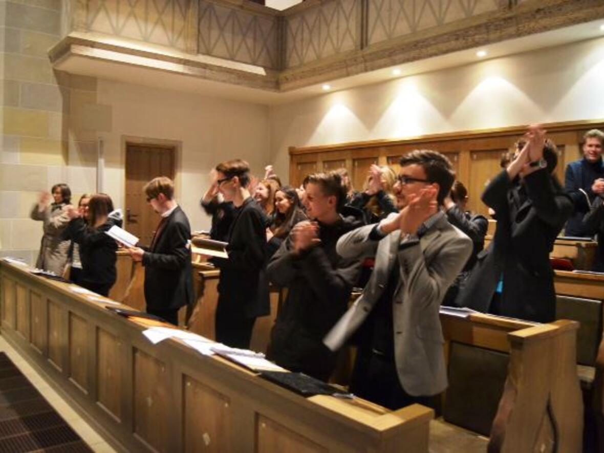 musikalischer-friedensbeitrag-der-besuch-des-schulchores-aus-koeniggraetz1904684