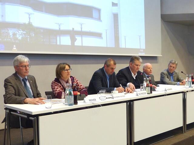 Josef Neher, Andrea Kaufmann-Fichtner, Dr. Martin Schneider, Michael Widmann (Moderation), Dr. Eberhard Pfeuffer, Josef Göppel – Foto: Ernst Schmidhuber