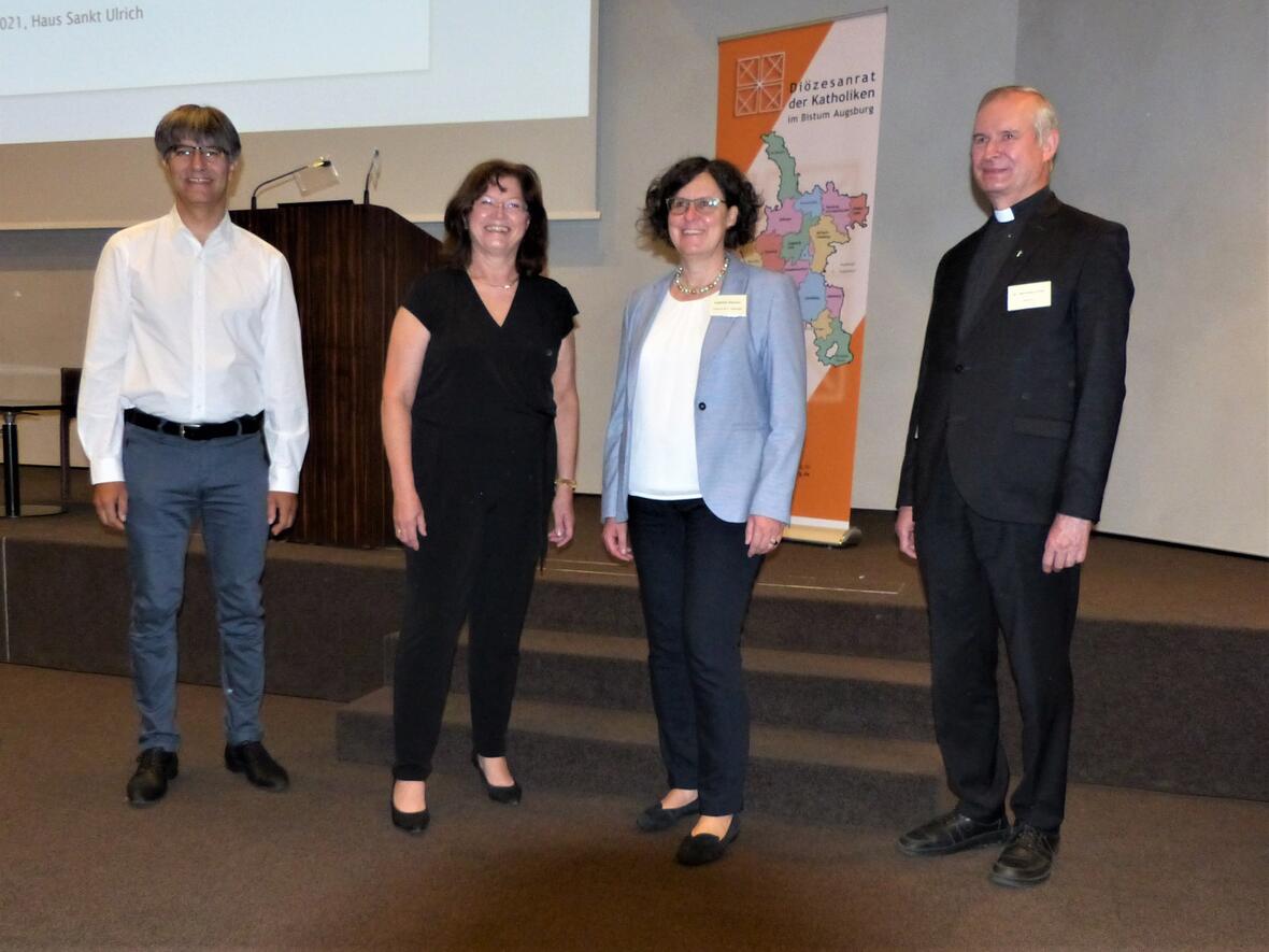 Die Referenten der Tagung „Kirche im Lockdown – Chancen und Perspektiven“ mit der Vorsitzenden des Diözesanrats: Dr. Thomas Wienhardt, Hildegard Schütz, Angelika Maucher, Pfarrer Dr. Bernhard Ehler (v.l.n.r) (Foto: Diözesanrat).