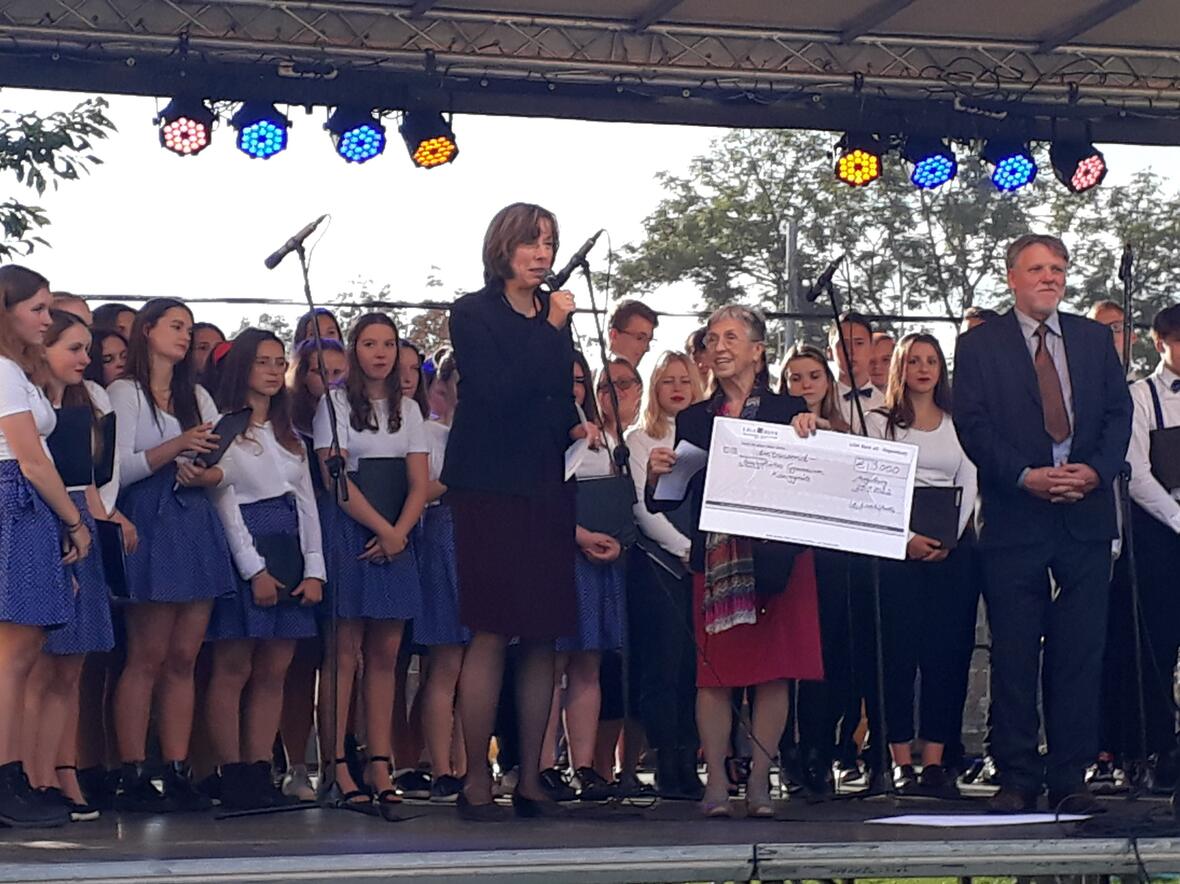augsburger-delegation-zu-gast-beim-schuljubilaeum4374458