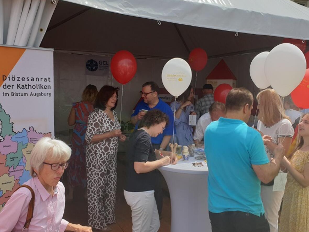 Reger Andrang herrschte am Stand des Diözesanrats (Foto: Diözesanrat/Christian Mazenik)