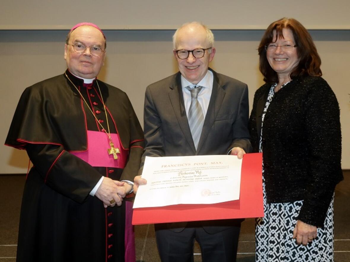 vl. Bischof Dr. Bertram Meier,  Dr. Herbert Veh, Diözesanratsvorsitzende Hildegard Schütz (Foto: Annette Zoepf/pba)