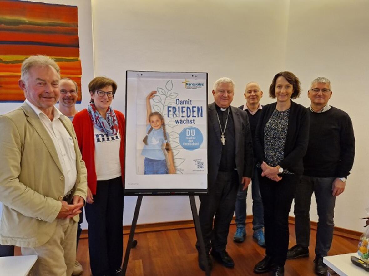 v.l. Martin Gregori (2. stellv. Vorsitzender Diözesanrat), Erich Mutter, Barbara Götz, Bischof Stanislav, Dr. Karl-Georg Michel, Ursula Buchner (Leiterin des Sachausschusses „Weltkirche u.a.“), Anton Stegmair (Leiter Abteilung Weltkirche Bistum Augsburg). Foto: Susanne Kofend, Geschäftsführerin Diözsanrat