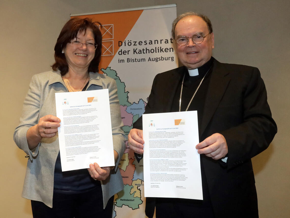 Hildegard Schütz und Bischof Bertram beim gemeinsamen Aufruf zur Europawahl im Juni 2024 Foto: Annette Zoepf / pba