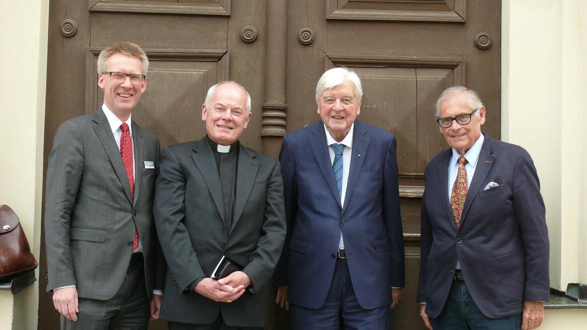 V.l.n.r.: Dr. Stefan Raueiser, Weihbischof Dr. Anton Losinger, Prof. Dr. Hans Maier und Robert Antretter; Foto: © Schwäbisches Bildungszentrum Irsee  
