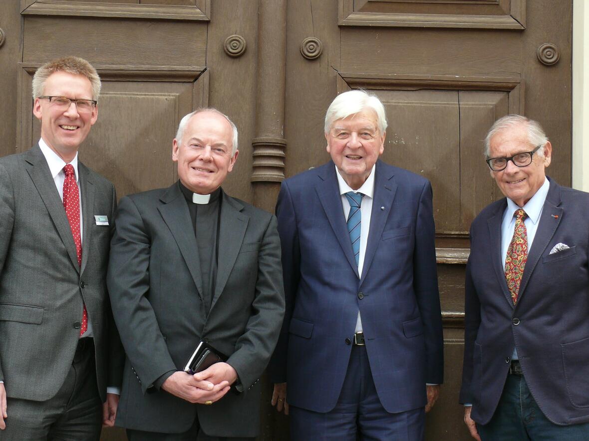 V.l.n.r.: Dr. Stefan Raueiser, Weihbischof Dr. Anton Losinger, Prof. Dr. Hans Maier und Robert Antretter; Foto: © Schwäbisches Bildungszentrum Irsee  
