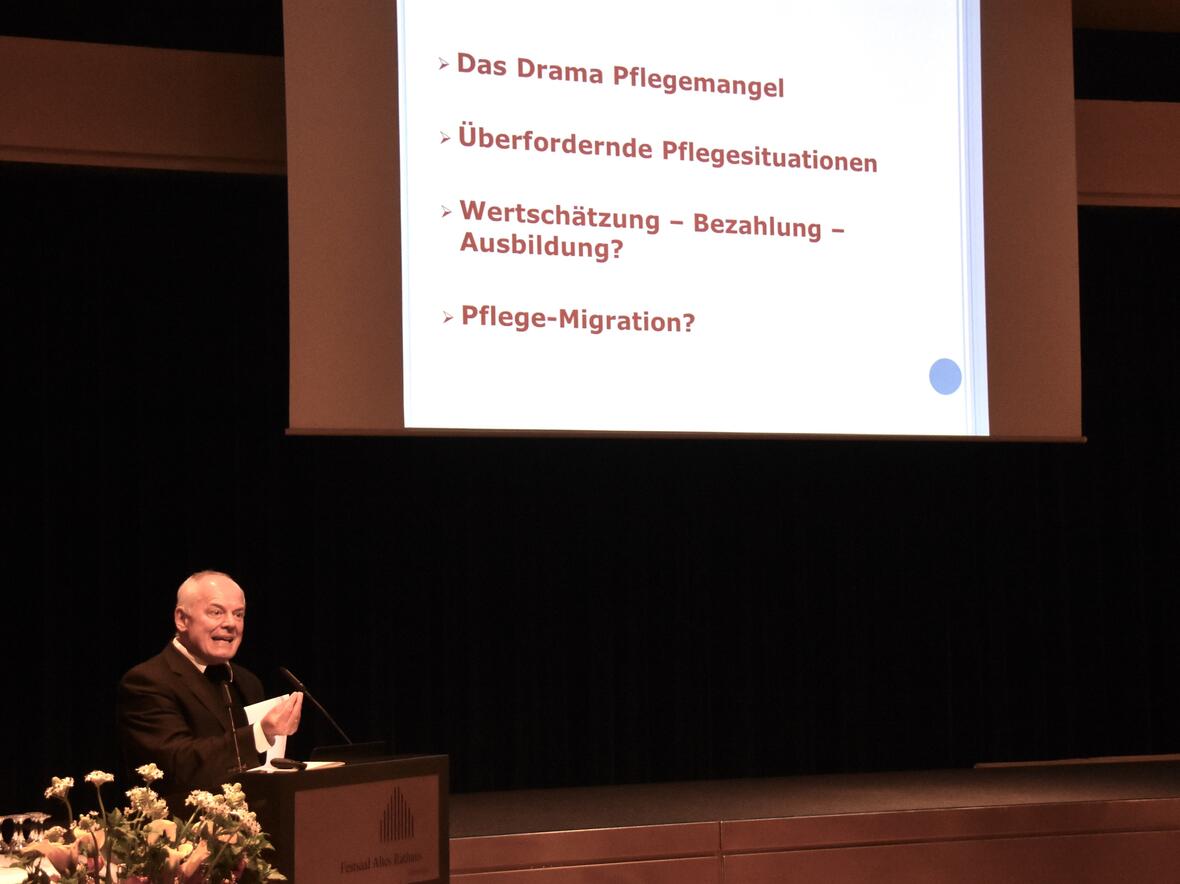 Weihbischof Losinger beim Festvortrag; Foto: Katholisches Büro Niedersachsen