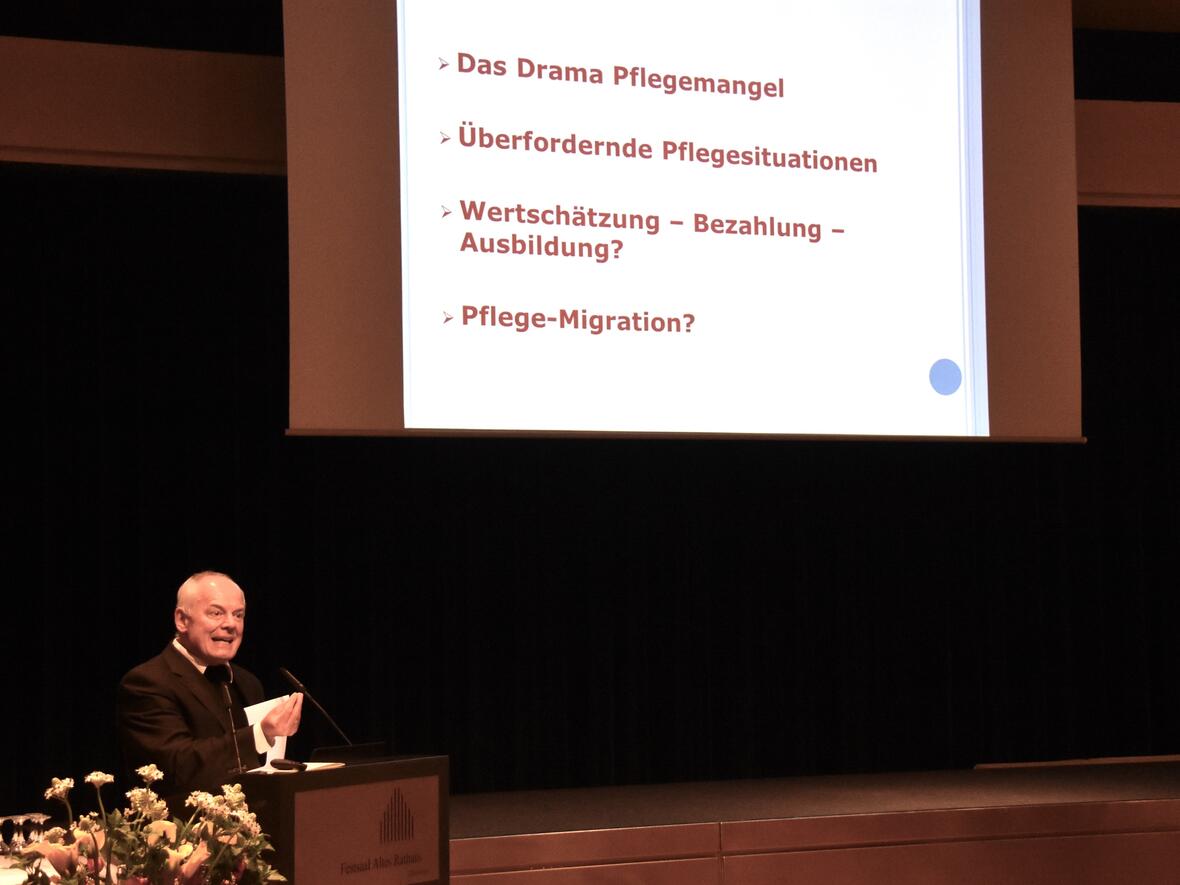 Weihbischof Losinger beim Festvortrag; Foto: Katholisches Büro Niedersachsen