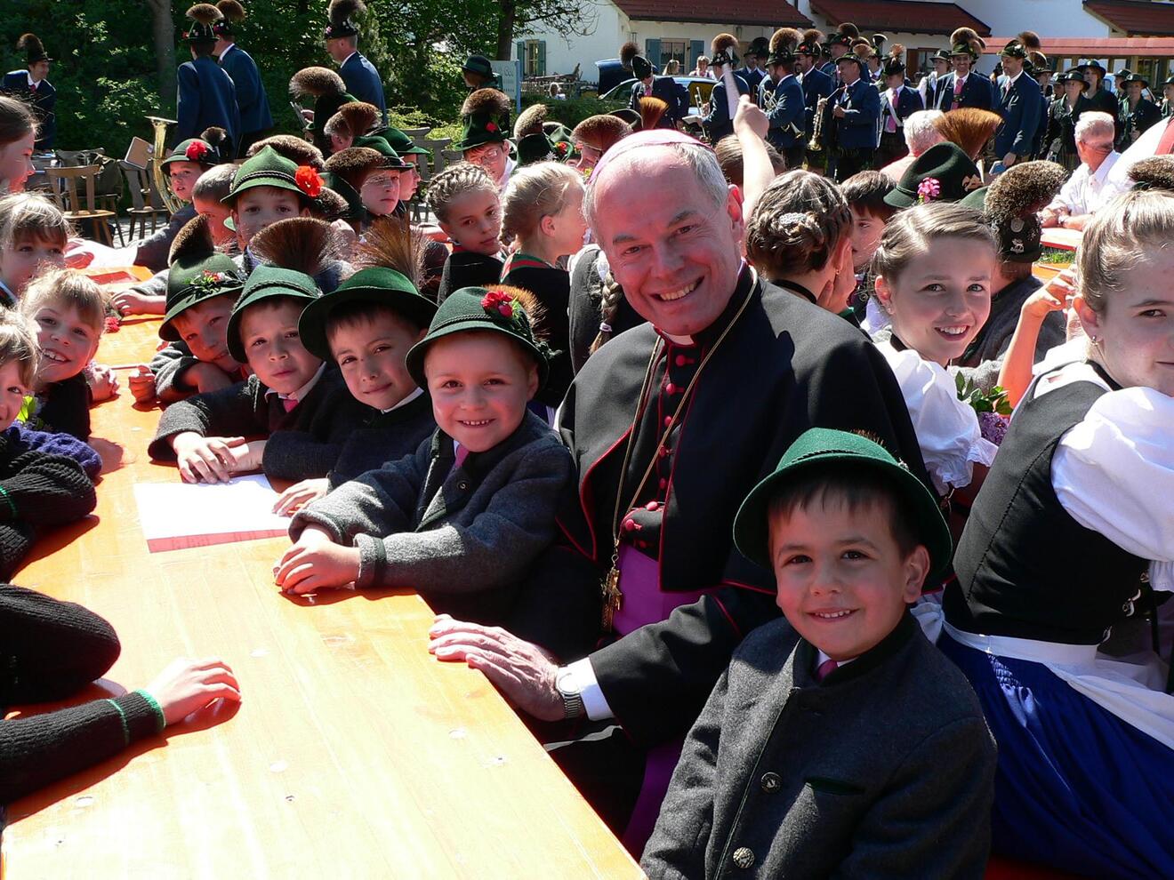 Weihbischof Losinger 2007 bei einem Besuch in Buching (Foto: Archiv)