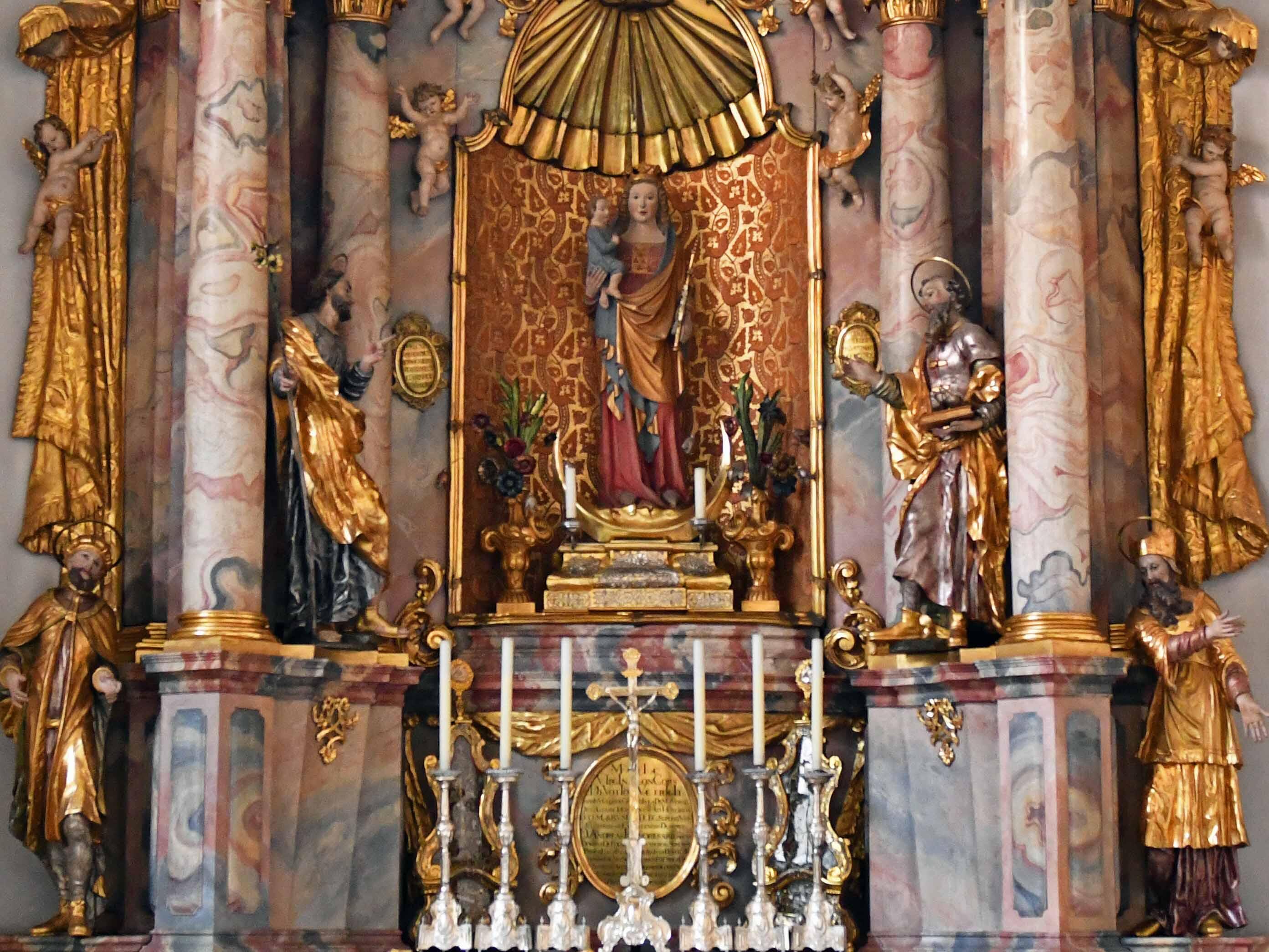 Muttergottes mit Jesuskind in der Marienkapelle des Hohen Doms. (Foto: Julian Schmidt / pba)