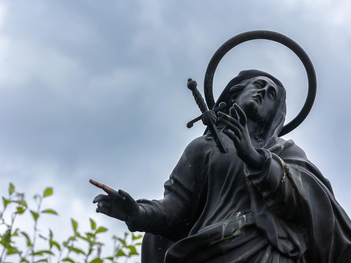 Nur der goldene Finger der Schmerzensmadonna am Salzberg erinnert an die Verwüstung, die der Tornado vor zehn Jahren hinterlassen hat (Fotos: Julian Schmidt / pba)