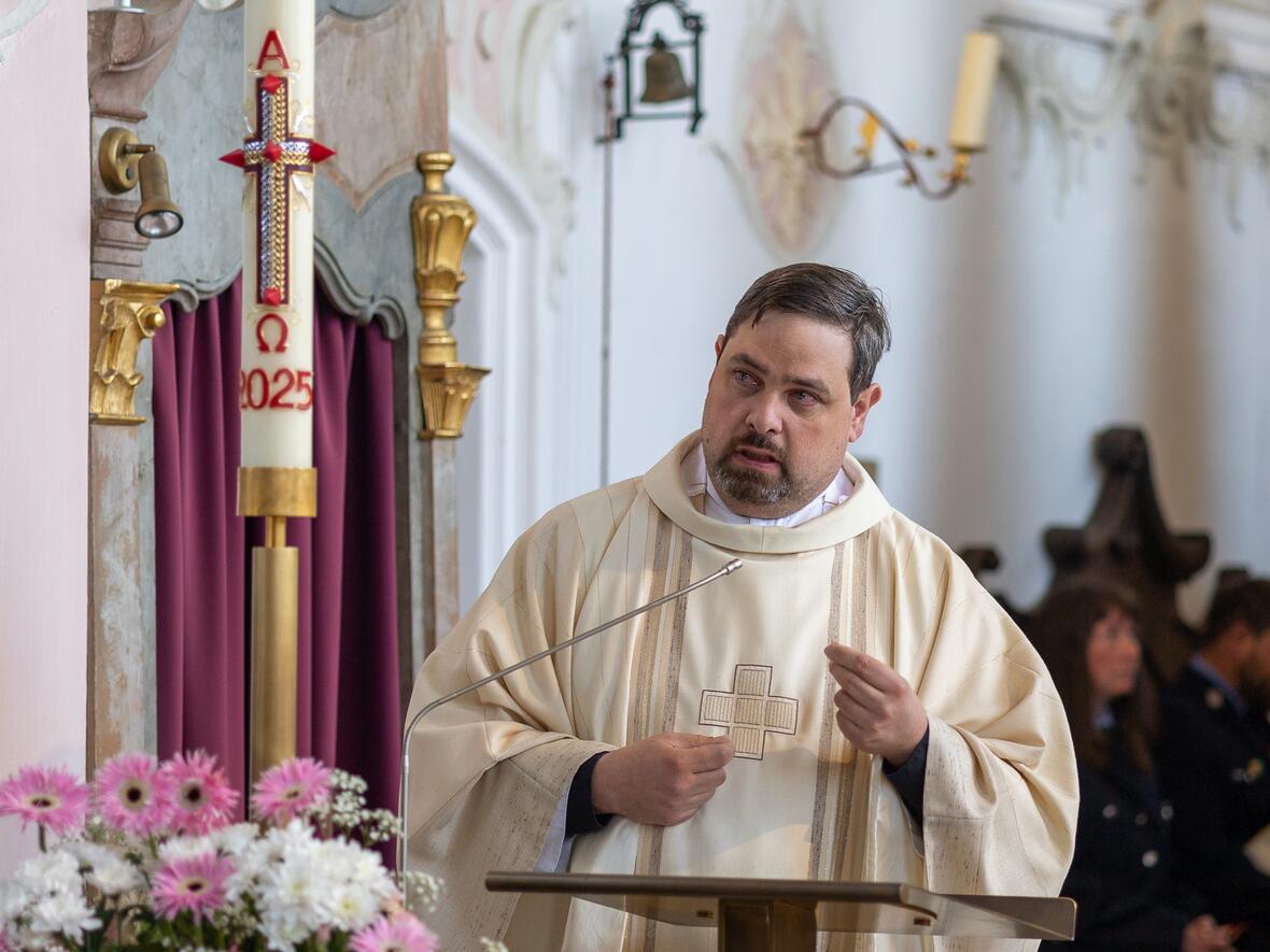Der damalige Pfarrer der PG Affing Max Bauer erinnerte sich sichtlich gerührt an die schwere Zeit des Unglücks.