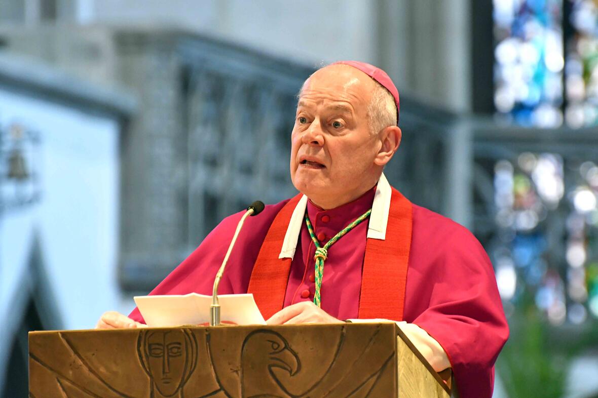 Predigt bei der Karfreitagsliturgie im Dom. (Foto: Nicolas Schnall / pba)
